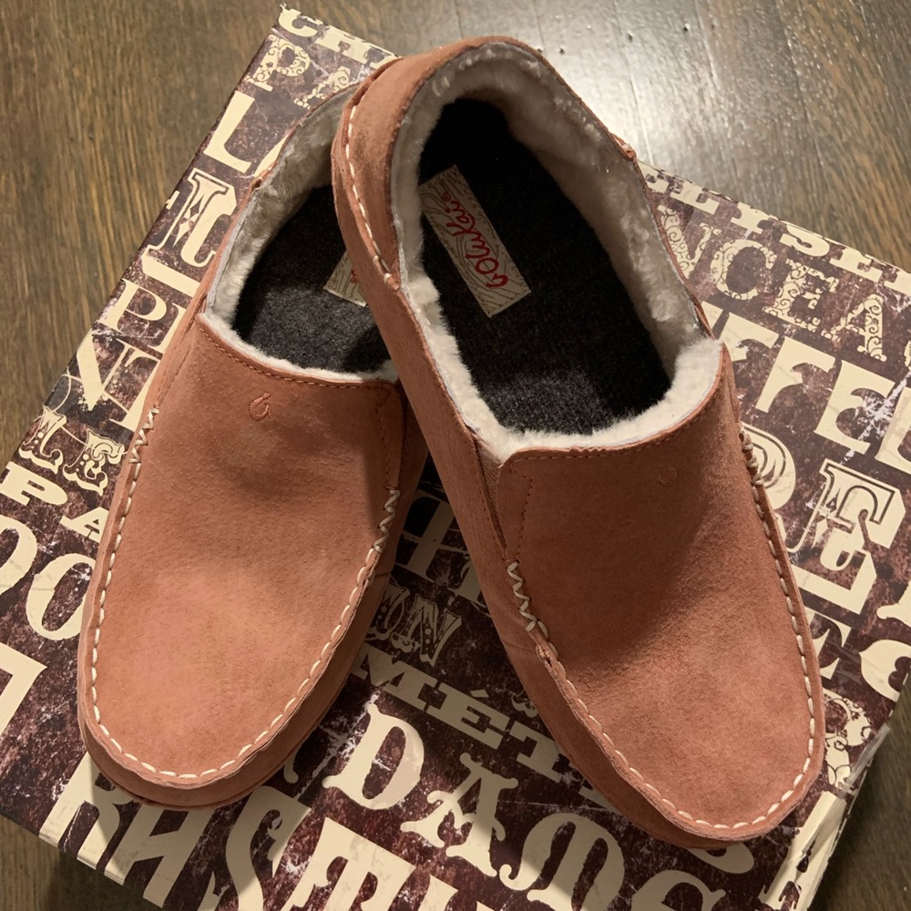 Olu Kai women’s sz 8 slippers. worn in house once. Super comfortable & cute too!